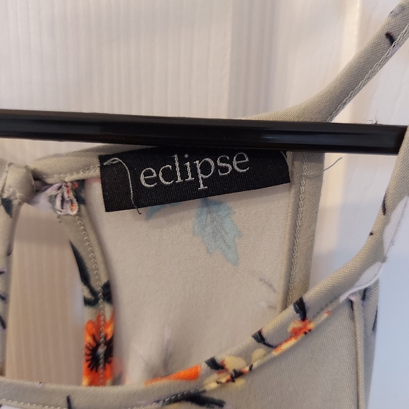 BEAUTIFUL FLOWER 🌼 TOP ! BRAND NEW !!! - Picture 2 of 3